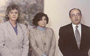 Manuel del Valle, como presidente de la Fundación El Monte, con Soledad Becerril y la pintora Carmen Laffón